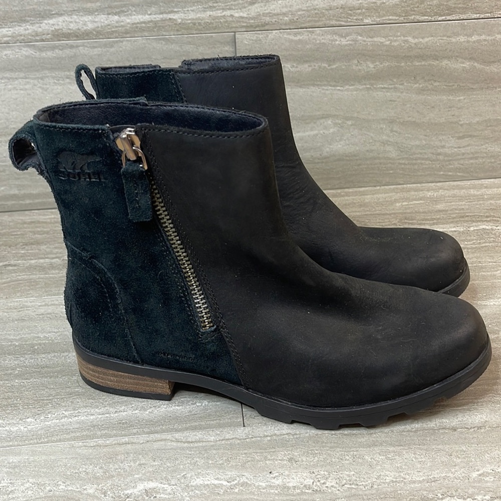 Sorel Emilie Waterproof Black Leather Zip Up Chelsea Bootie Womans Size 7.5